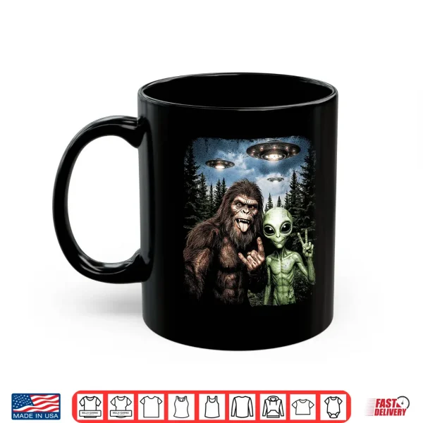 Mug Bigfoot Alien Selfie Rock On Peace Sign Funny UFO Sasquatch Shirt