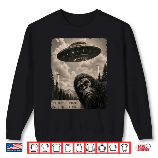 Sweatshirt Funny Bigfoot Graphic Tee Alien UFO Vintage Evidence Photo Shirt
